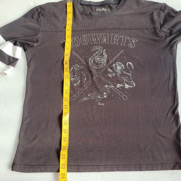 Harry Potter Hogwarts Black Short Sleeve Tee Striped Sleeved Large - Picture 10 of 10
